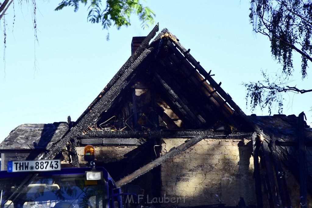 Grossfeuer Einfamilienhaus Siegburg Muehlengrabenstr P1271.JPG - Miklos Laubert